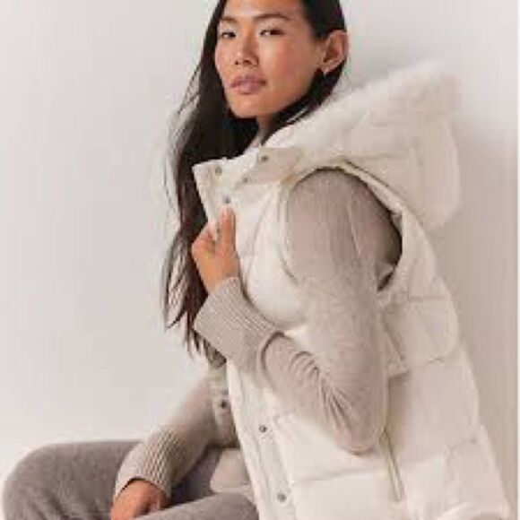GAP Ivory Full Zip and Snap Faux Fur Trimmed Hooded Puffer Vest Size XL - Picture 2 of 13